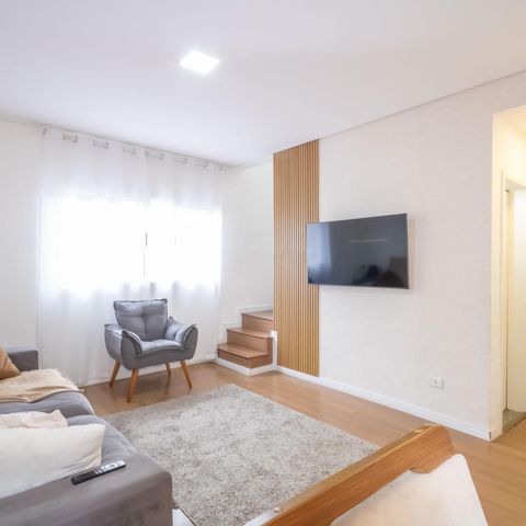 Casa à venda com 140m², 3 quartos e 4 vagas Casa à venda com 140m², 3 quartos e 4 vagasSala