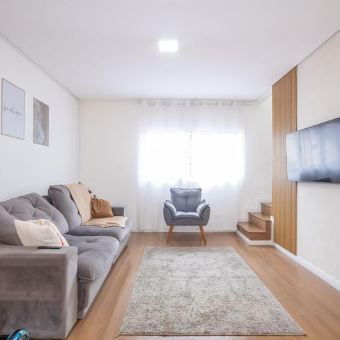 Casa à venda com 140m², 3 quartos e 4 vagas Casa à venda com 140m², 3 quartos e 4 vagasSala