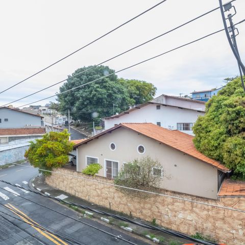 Casa à venda com 140m², 3 quartos e 4 vagas Casa à venda com 140m², 3 quartos e 4 vagasVista