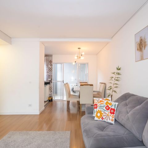 Casa à venda com 140m², 3 quartos e 4 vagas Casa à venda com 140m², 3 quartos e 4 vagasSala