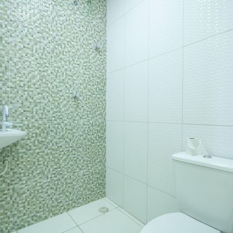 Casa à venda com 140m², 3 quartos e 4 vagas Casa à venda com 140m², 3 quartos e 4 vagasBanheiro da Suíte 2