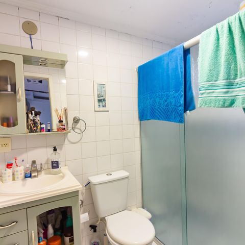 Apartamento à venda com 49m², 2 quartos e 1 vaga Apartamento à venda com 49m², 2 quartos e 1 vagaBanheiro