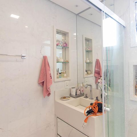 Apartamento à venda com 100m², 2 quartos e 2 vagas Apartamento à venda com 100m², 2 quartos e 2 vagasBanheiro da Suíte 1