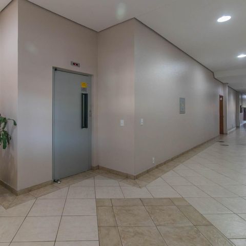 Apartamento à venda com 120m², 4 quartos e sem vagaÁrea comum