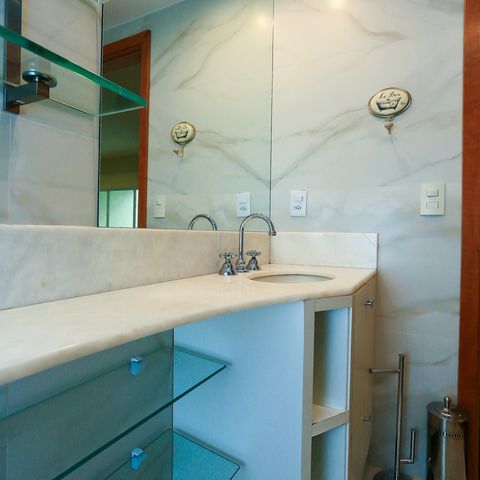 Apartamento à venda com 88m², 1 quarto e 2 vagas Apartamento à venda com 88m², 1 quarto e 2 vagasBanheiro da Suíte