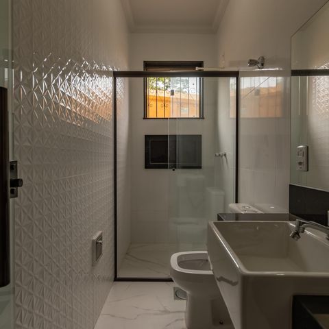 Casa à venda com 200m², 5 quartos e 2 vagas Casa à venda com 200m², 5 quartos e 2 vagasBanheiro Social