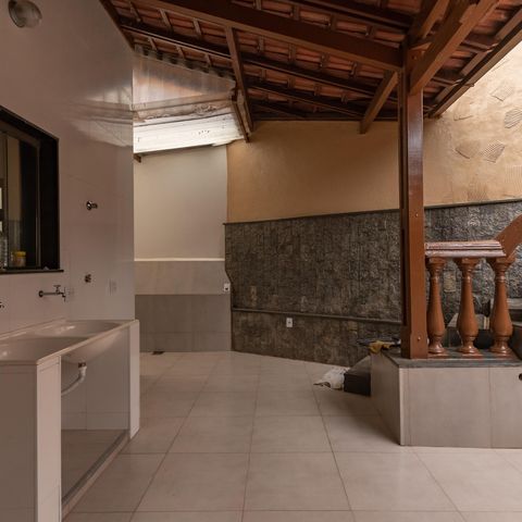 Casa à venda com 200m², 5 quartos e 2 vagas Casa à venda com 200m², 5 quartos e 2 vagasÁrea de Serviço
