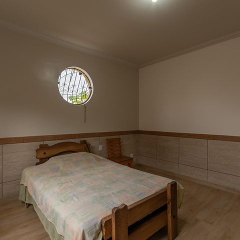 Casa à venda com 200m², 5 quartos e 2 vagas Casa à venda com 200m², 5 quartos e 2 vagasSuíte