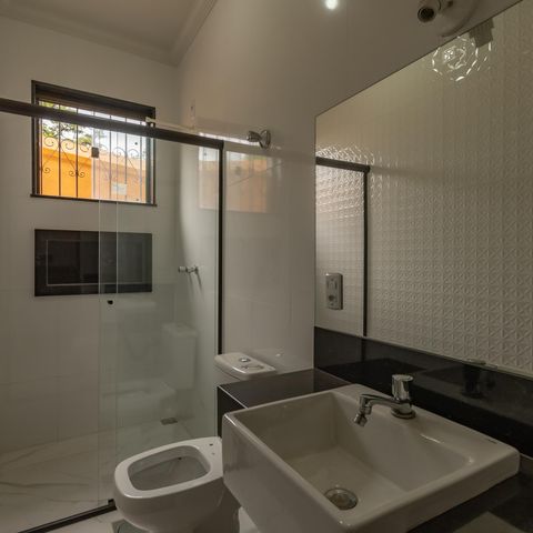 Casa à venda com 200m², 5 quartos e 2 vagas Casa à venda com 200m², 5 quartos e 2 vagasBanheiro Social