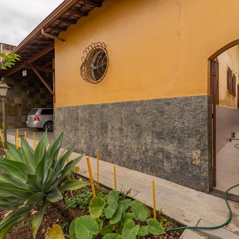 Casa à venda com 200m², 5 quartos e 2 vagas Casa à venda com 200m², 5 quartos e 2 vagasEntrada