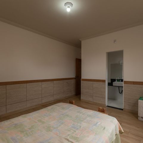 Casa à venda com 200m², 5 quartos e 2 vagas Casa à venda com 200m², 5 quartos e 2 vagasSuíte