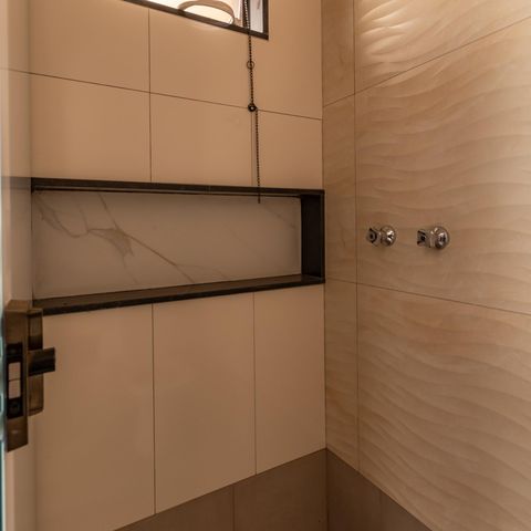 Casa à venda com 200m², 5 quartos e 2 vagas Casa à venda com 200m², 5 quartos e 2 vagasBanheiro de Serviço