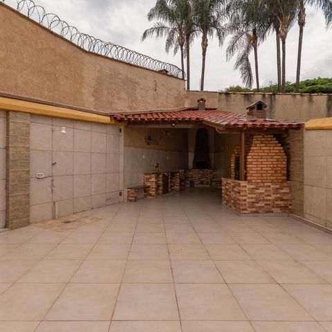 Casa à venda com 200m², 5 quartos e 2 vagas Casa à venda com 200m², 5 quartos e 2 vagasEspaço Gourmet