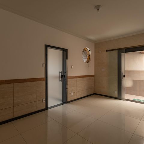 Casa à venda com 200m², 5 quartos e 2 vagas Casa à venda com 200m², 5 quartos e 2 vagasCopa