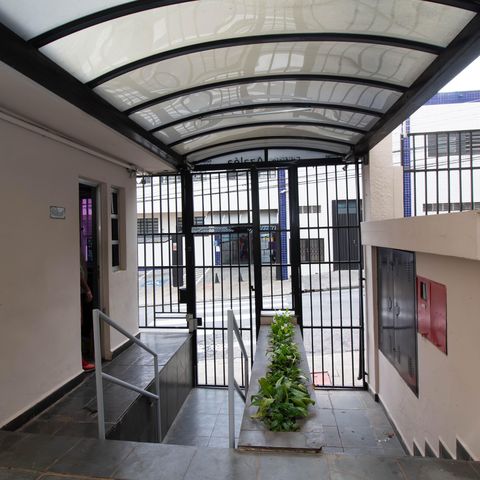 Apartamento à venda com 98m², 3 quartos e 1 vagaÁrea externa - Portaria