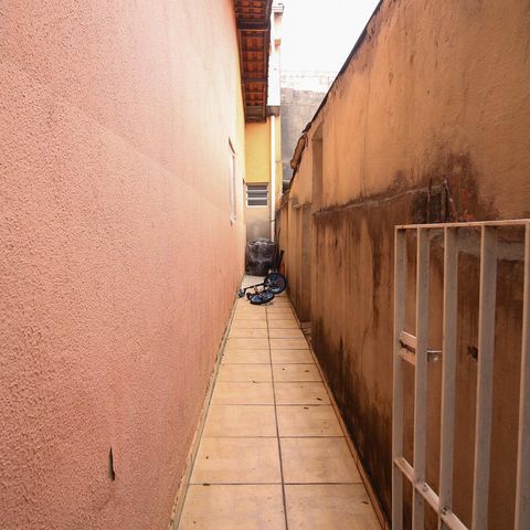 Casa à venda com 250m², 5 quartos e 3 vagas Casa à venda com 250m², 5 quartos e 3 vagasCorredor