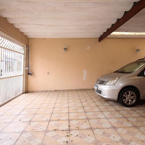 Casa à venda com 250m², 5 quartos e 3 vagas Casa à venda com 250m², 5 quartos e 3 vagasGaragem