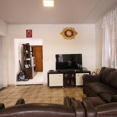 Casa à venda com 250m², 5 quartos e 3 vagas Casa à venda com 250m², 5 quartos e 3 vagasSala 2