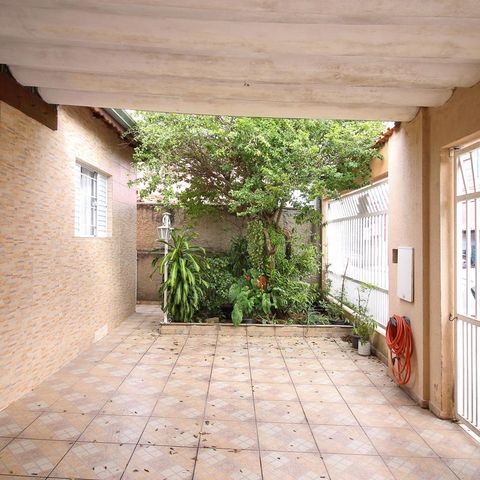 Casa à venda com 250m², 5 quartos e 3 vagas Casa à venda com 250m², 5 quartos e 3 vagasGaragem