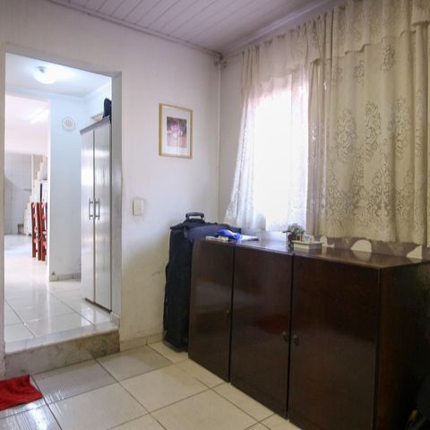 Casa à venda com 250m², 5 quartos e 3 vagas Casa à venda com 250m², 5 quartos e 3 vagasSala 3