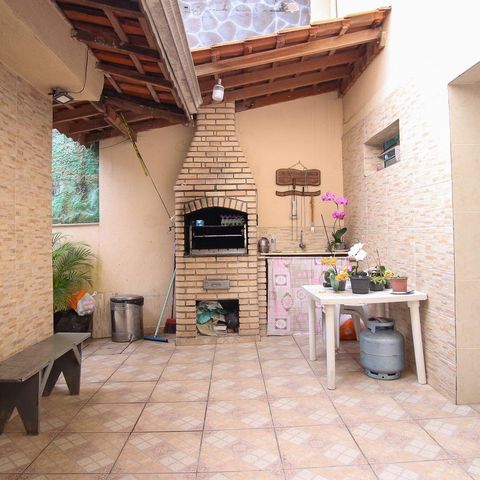 Casa à venda com 250m², 5 quartos e 3 vagas Casa à venda com 250m², 5 quartos e 3 vagasChurrasqueira