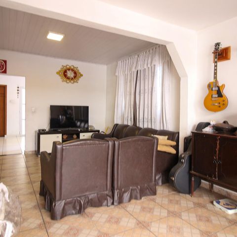 Casa à venda com 250m², 5 quartos e 3 vagas Casa à venda com 250m², 5 quartos e 3 vagasSala 2
