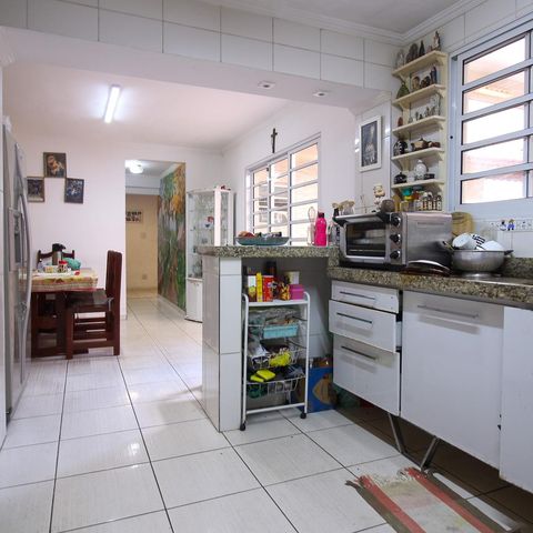 Casa à venda com 250m², 5 quartos e 3 vagas Casa à venda com 250m², 5 quartos e 3 vagasCozinha