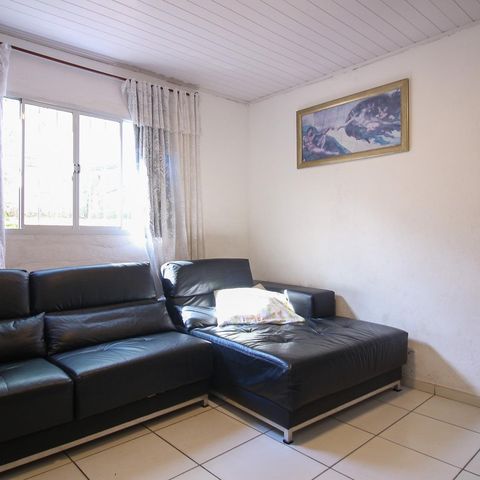Casa à venda com 250m², 5 quartos e 3 vagas Casa à venda com 250m², 5 quartos e 3 vagasSala 1