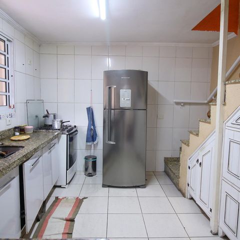 Casa à venda com 250m², 5 quartos e 3 vagas Casa à venda com 250m², 5 quartos e 3 vagasCozinha