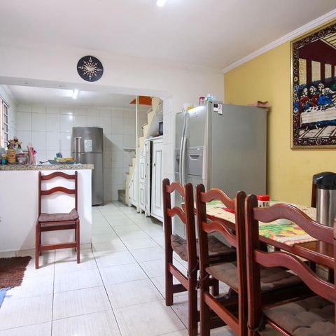 Casa à venda com 250m², 5 quartos e 3 vagas Casa à venda com 250m², 5 quartos e 3 vagasCozinha