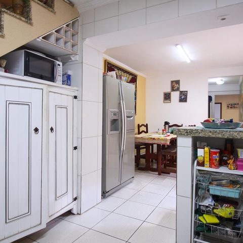 Casa à venda com 250m², 5 quartos e 3 vagas Casa à venda com 250m², 5 quartos e 3 vagasCozinha