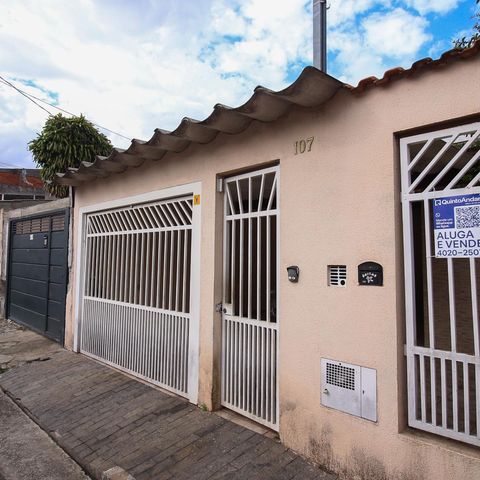 Casa à venda com 250m², 5 quartos e 3 vagas Casa à venda com 250m², 5 quartos e 3 vagasFachada