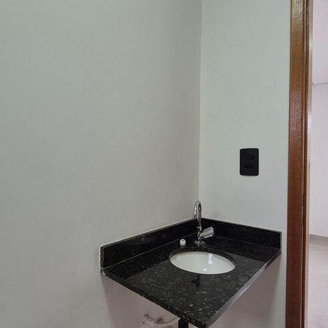 Apartamento à venda com 106m², 2 quartos e 1 vaga Apartamento à venda com 106m², 2 quartos e 1 vagaBanheiro da suíte
