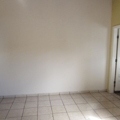 Casa para alugar com 50m², 1 quarto e sem vagaSala/Quarto