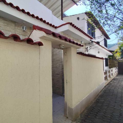 Casa à venda com 98m², 2 quartos e sem vaga