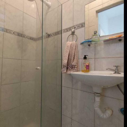 Casa à venda com 98m², 2 quartos e sem vaga