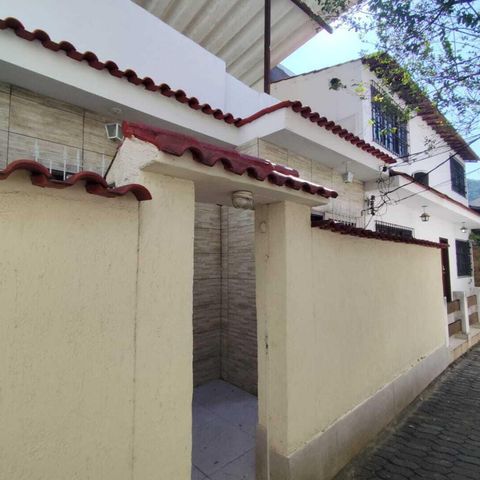 Casa à venda com 98m², 2 quartos e sem vaga