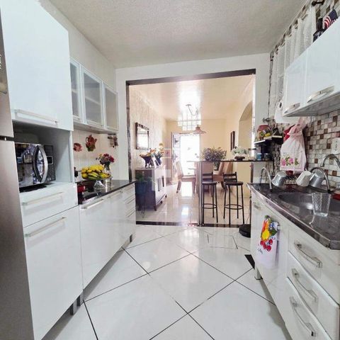Casa à venda com 170m², 4 quartos e 3 vagas