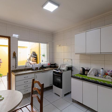 Casa à venda com 147m², 3 quartos e 3 vagas Casa à venda com 147m², 3 quartos e 3 vagasCozinha