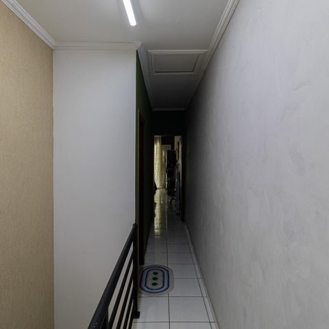 Casa à venda com 147m², 3 quartos e 3 vagas Casa à venda com 147m², 3 quartos e 3 vagasCorredor