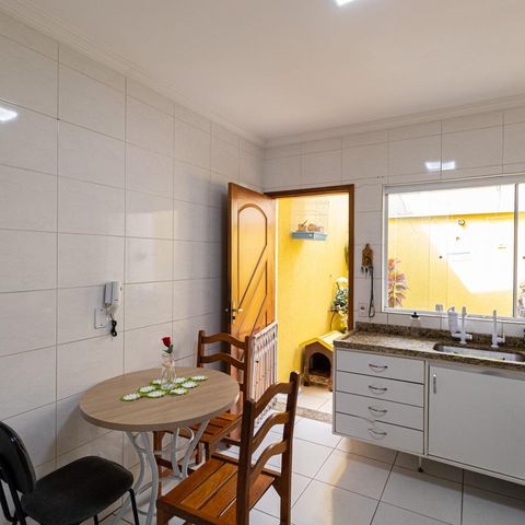 Casa à venda com 147m², 3 quartos e 3 vagas Casa à venda com 147m², 3 quartos e 3 vagasCozinha