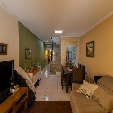 Casa à venda com 147m², 3 quartos e 3 vagas Casa à venda com 147m², 3 quartos e 3 vagasSala
