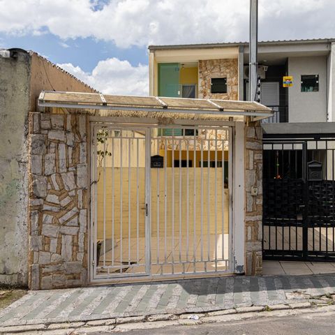 Casa à venda com 147m², 3 quartos e 3 vagas Casa à venda com 147m², 3 quartos e 3 vagasFachada