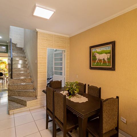 Casa à venda com 147m², 3 quartos e 3 vagas Casa à venda com 147m², 3 quartos e 3 vagasSala
