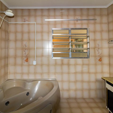 Casa à venda com 334m², 2 quartos e 5 vagas Casa à venda com 334m², 2 quartos e 5 vagasBanheiro da Suíte