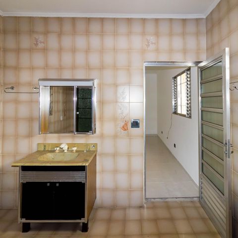 Casa à venda com 334m², 2 quartos e 5 vagas Casa à venda com 334m², 2 quartos e 5 vagasBanheiro da Suíte