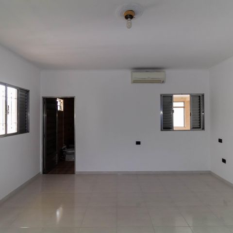Casa à venda com 334m², 2 quartos e 5 vagas Casa à venda com 334m², 2 quartos e 5 vagasQuarto 2 - Suíte