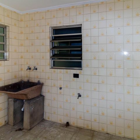 Casa à venda com 334m², 2 quartos e 5 vagas Casa à venda com 334m², 2 quartos e 5 vagasÁrea de Serviço