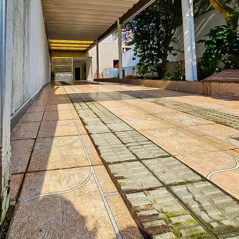 Casa à venda com 334m², 2 quartos e 5 vagas Casa à venda com 334m², 2 quartos e 5 vagasGaragem