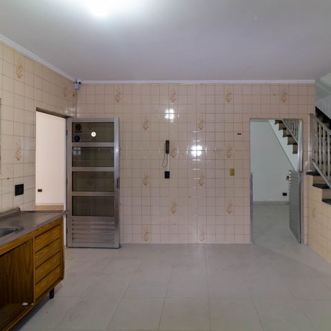 Casa à venda com 334m², 2 quartos e 5 vagas Casa à venda com 334m², 2 quartos e 5 vagasCozinha